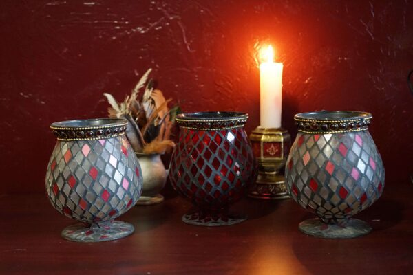 🕯️ Set de Tres Porta Velas de Vidrio Finamente Decorados